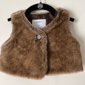 Old Navy brown faux fur warm vest, great shape, one button closure, 6-12 mon